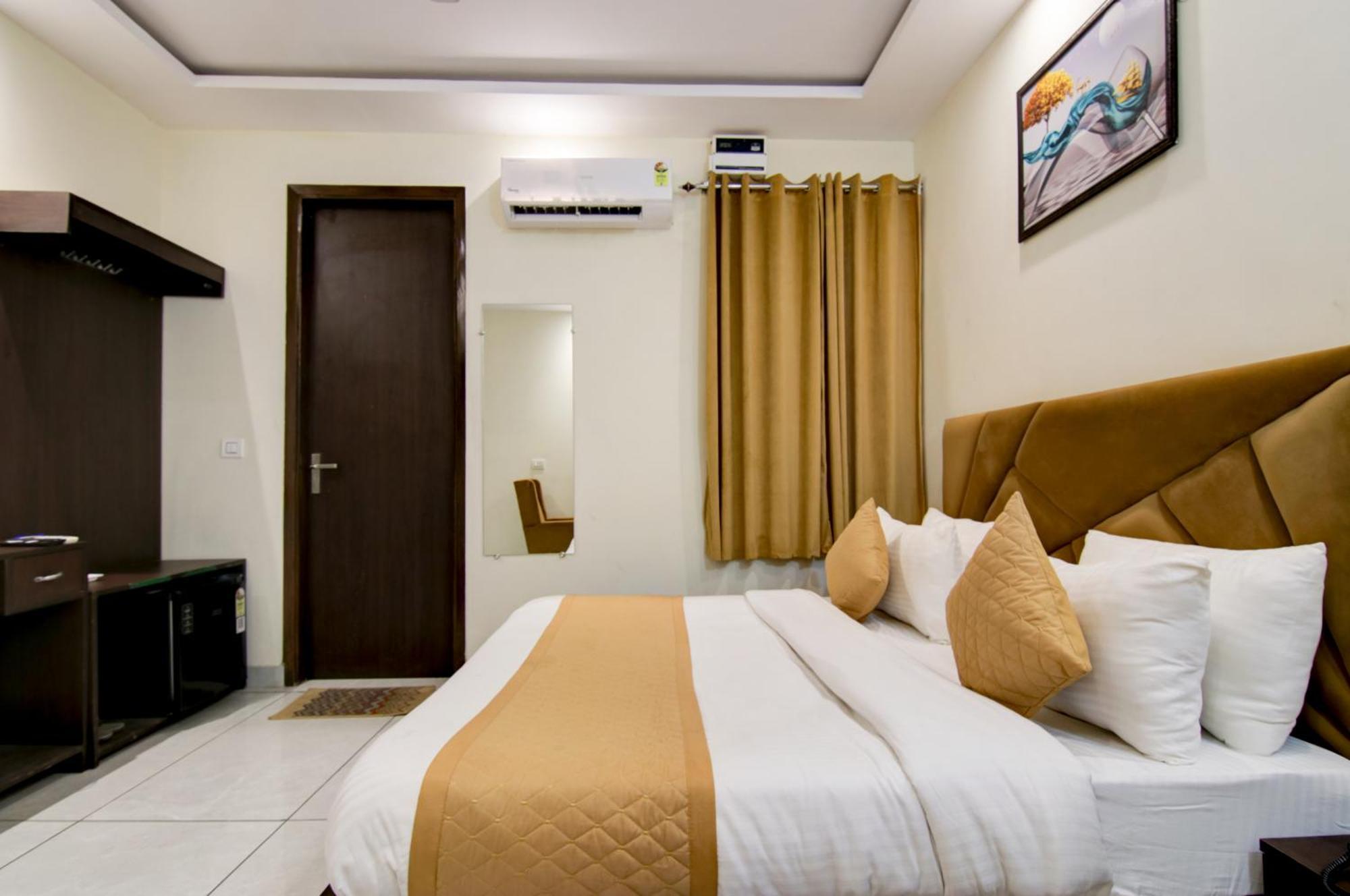 Hotel De Hocks Deluxe - New Delhi Railway Station Exterior foto