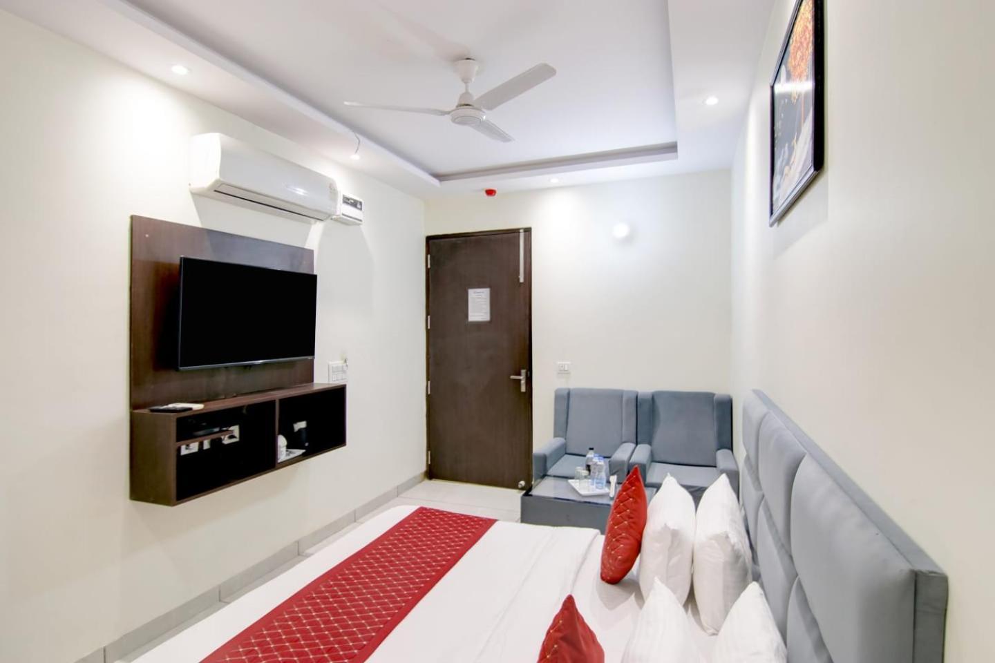Hotel De Hocks Deluxe - New Delhi Railway Station Exterior foto
